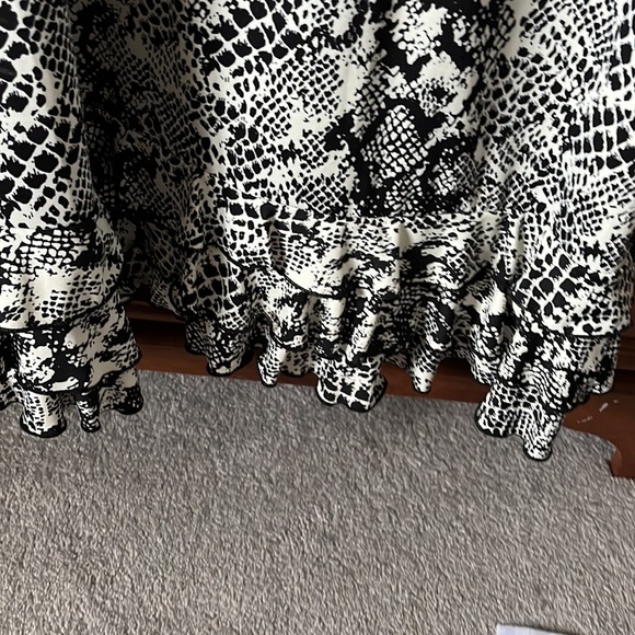 Sleeves dress - Picture 3 of 3